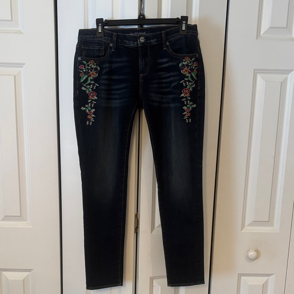 DRIFTWOOD Black Skinny Jeans with Floral Embroidery